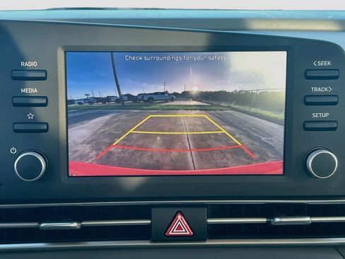 Used 2023 Hyundai Elantra SE FWD image 13