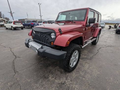 Used 2012 Jeep Wrangler Unlimited Sahara AWD/4WD image 4