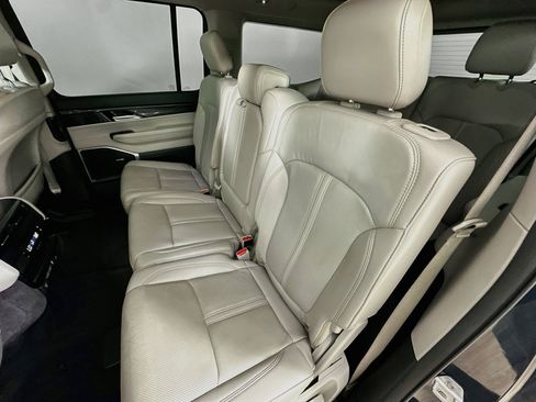 Certified 2023 Jeep Wagoneer 4WD w/ Premium Group I image 32