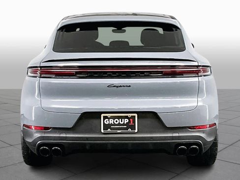 Used 2024 Porsche Cayenne image 4