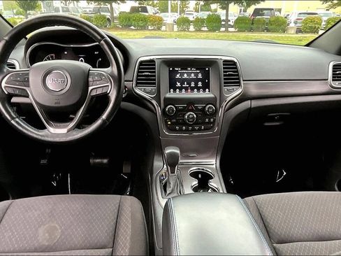 Used 2019 Jeep Grand Cherokee Laredo AWD/4WD image 21