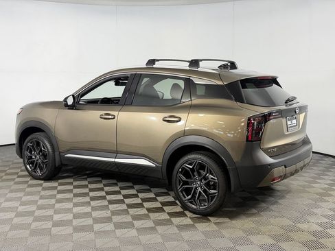 Used 2026 Nissan Kicks SR w/ Cold Weather Package FWD image 9