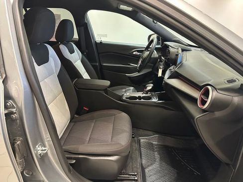 Used 2024 Chevrolet Trax RS image 6