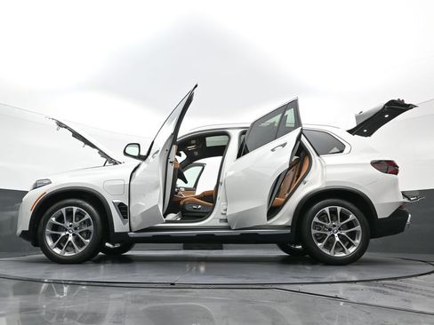 New 2026 BMW X5 xDrive50e AWD/4WD image 42
