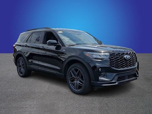 Used 2025 Ford Explorer ST-Line w/ ST-Line Street Pack AWD/4WD image 3