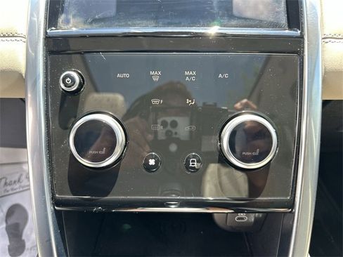 Used 2023 Land Rover Discovery Sport SE image 16
