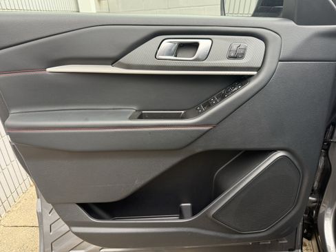 Used 2025 Ford Explorer ST-Line w/ Premium Package image 12