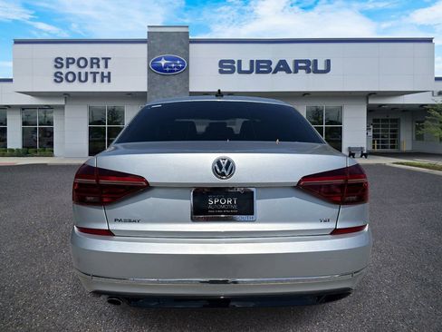 Used 2018 Volkswagen Passat 2.0T R-Line w/ R-Line Lighting Package FWD image 4