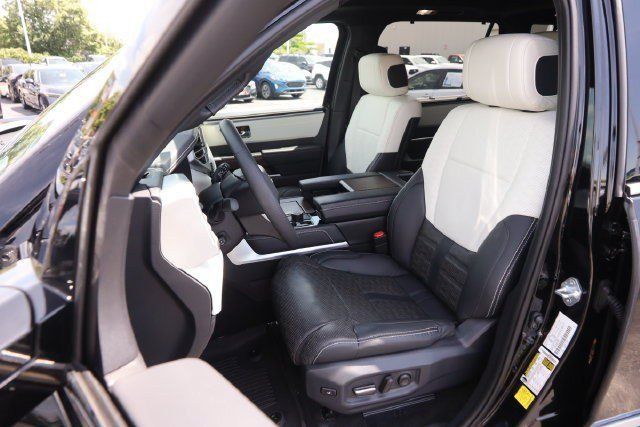 Used 2025 Toyota Sequoia Capstone AWD/4WD image 30