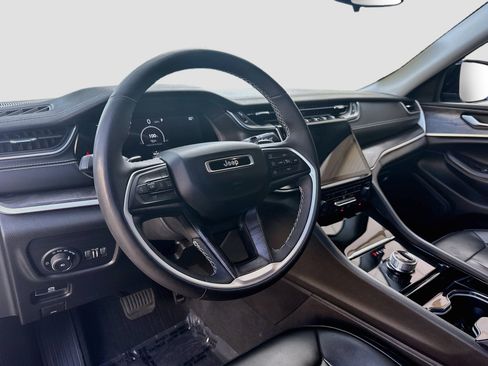 Used 2023 Jeep Grand Cherokee Limited RWD image 9