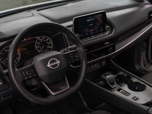 Used 2025 Nissan Rogue SV image 13