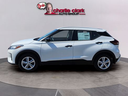 Used 2025 Nissan Kicks Play S FWD image 2