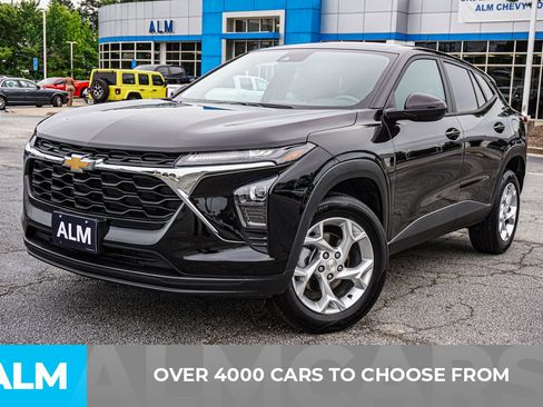 Used 2025 Chevrolet Trax LS w/ LS Convenience Package FWD image 2