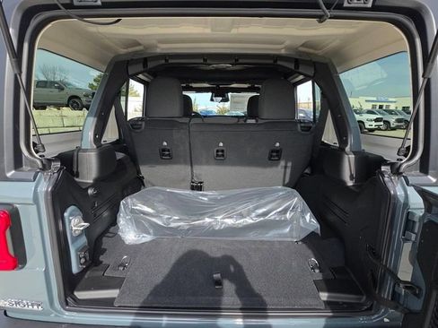 New 2026 Jeep Wrangler Unlimited Rubicon AWD/4WD image 17