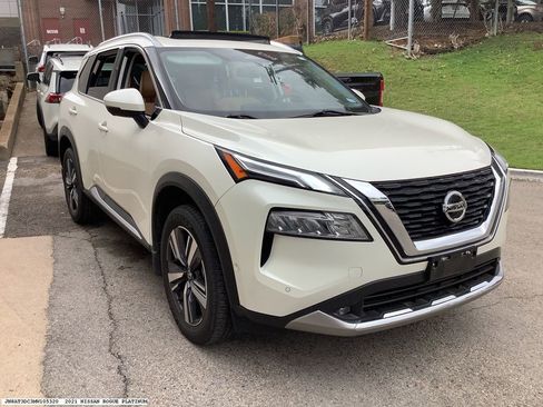 Used 2021 Nissan Rogue Platinum image 5