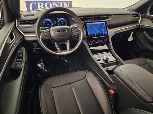 New 2025 Jeep Grand Cherokee Limited image 14