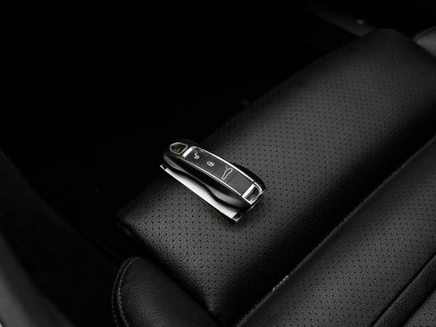 Used 2018 Porsche Panamera 4 AWD/4WD image 62