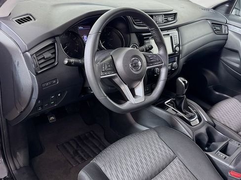 Certified 2018 Nissan Rogue SV image 10