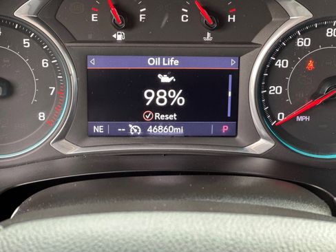 Used 2021 Chevrolet Traverse LT image 20