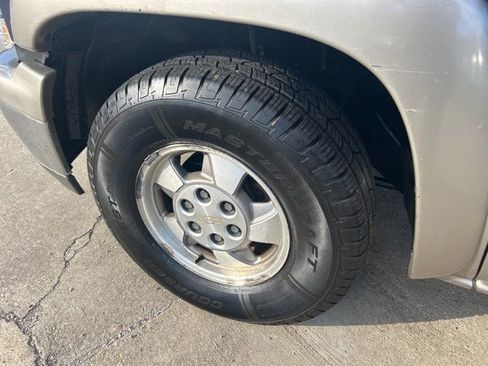 Used 2000 Chevrolet Suburban LS w/ LS Preferred Equipment Group image 4