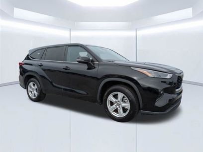 Used 2023 Toyota Highlander LE