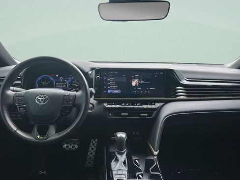 Used 2025 Toyota Camry XSE FWD image 12