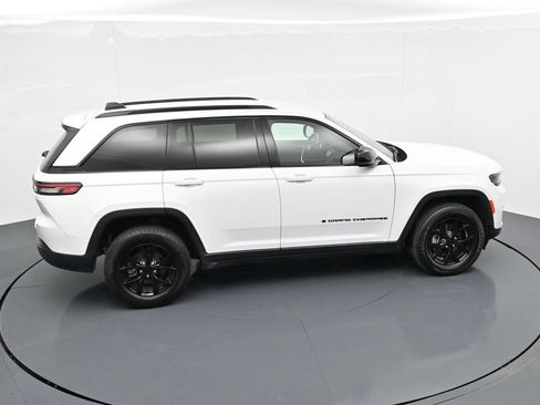 Used 2024 Jeep Grand Cherokee Altitude AWD/4WD image 25
