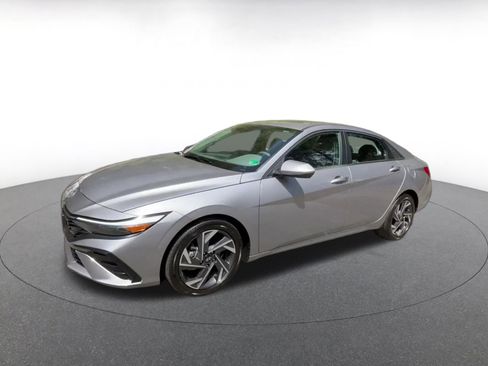 Used 2025 Hyundai Elantra SEL image 9