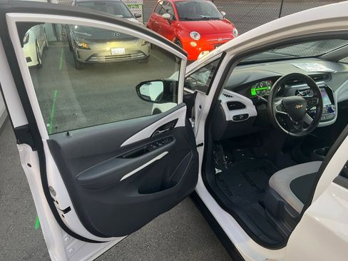 Used 2021 Chevrolet Bolt LT image 9