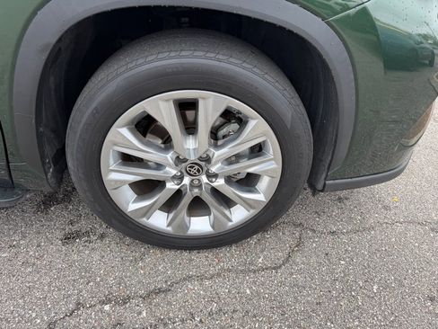 Used 2023 Toyota Highlander Limited image 4