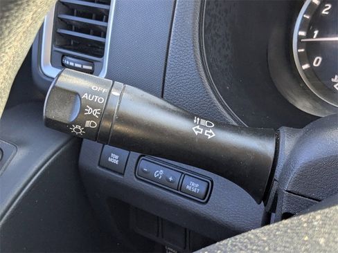 Used 2022 Nissan Frontier SV image 22