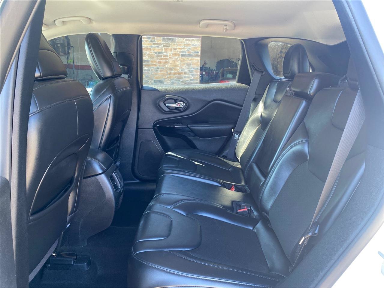 Used 2020 Jeep Cherokee Latitude Plus AWD/4WD image 10