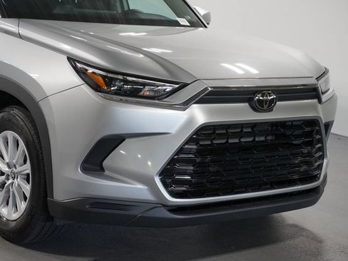 Certified 2026 Toyota Grand Highlander FWD image 4