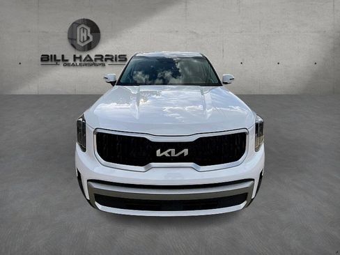 Used 2023 Kia Telluride LX image 2