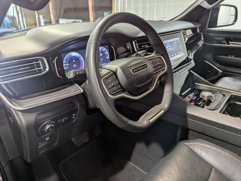 Certified 2022 Jeep Wagoneer Series II w/ Rear Seat Video Group 1 AWD/4WD image 11