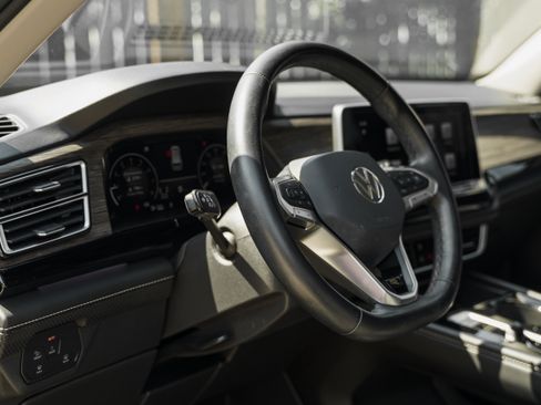 Used 2024 Volkswagen Atlas SEL Premium R-Line AWD/4WD image 7