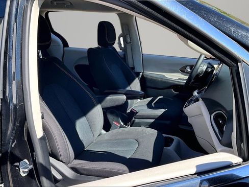 Used 2024 Chrysler Voyager LX FWD image 26