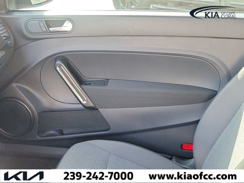 Used 2019 Volkswagen Beetle 2.0T SE FWD image 16