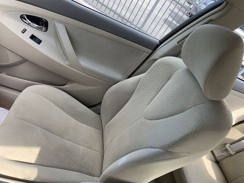 Used 2009 Toyota Camry LE FWD image 26