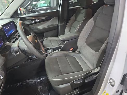 Used 2025 Chevrolet TrailBlazer LT AWD/4WD image 16
