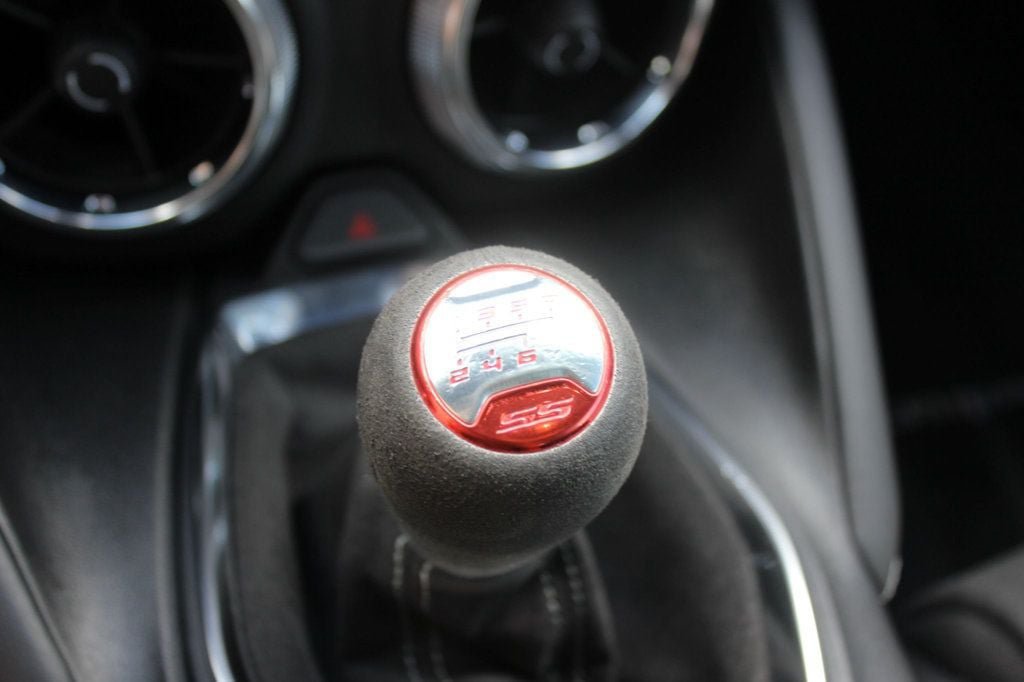 Used 2019 Chevrolet Camaro SS RWD image 13