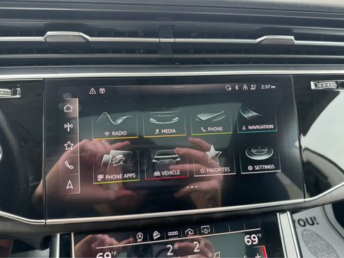 Used 2022 Audi Q8 Premium Plus image 26