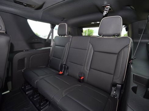 New 2025 Chevrolet Suburban Premier image 14