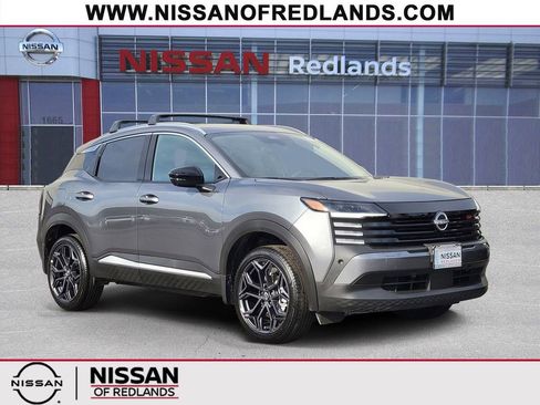 New 2026 Nissan Kicks SR w/ SR Premium Package FWD image 1