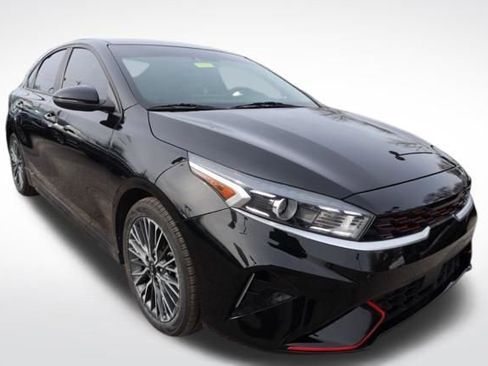 Used 2022 Kia Forte GT-Line w/ GT-Line Premium Package image 2