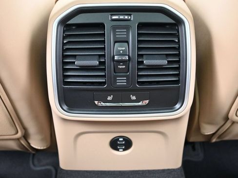 Used 2026 Porsche Macan AWD/4WD image 8