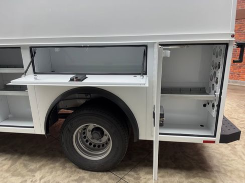 Used 2024 Mercedes-Benz Sprinter 4500 image 6