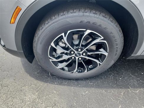 New 2025 Lincoln Nautilus Premier image 9