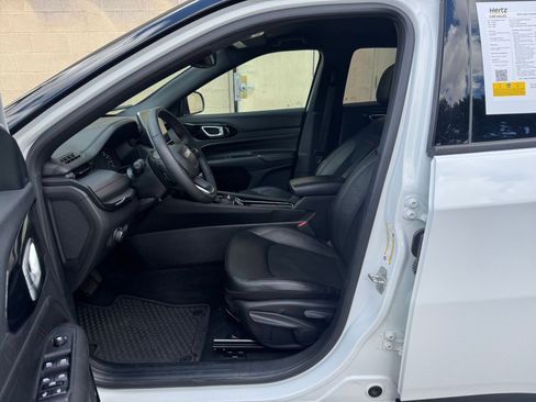 Used 2025 Jeep Compass Trailhawk image 25