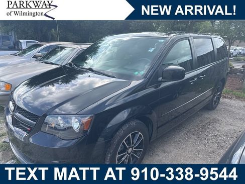 Used 2017 Dodge Grand Caravan SXT w/ Blacktop Package FWD image 1